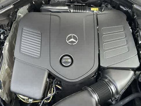 Used 2025 Mercedes-Benz GLC 350e 4MATIC image 11