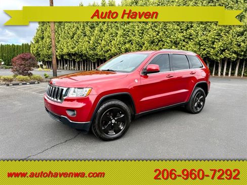 Used 2011 Jeep Grand Cherokee Laredo AWD/4WD image 1