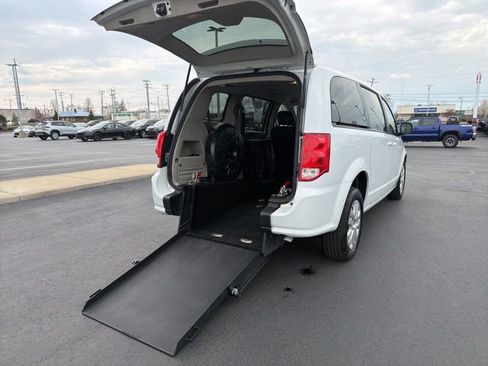 Used 2018 Dodge Grand Caravan SE w/ UConnect Hands-Free Group FWD image 29