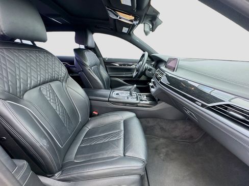 Used 2020 BMW 740i w/ M Sport Package RWD image 20