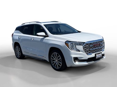 Used 2022 GMC Terrain Denali w/ LPO, 'HIT The Road' Package AWD/4WD image 7