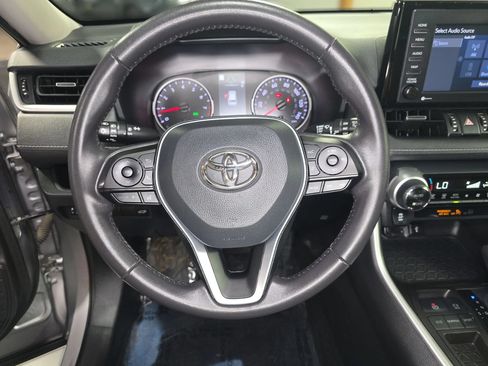 Used 2022 Toyota RAV4 XLE Premium FWD image 30