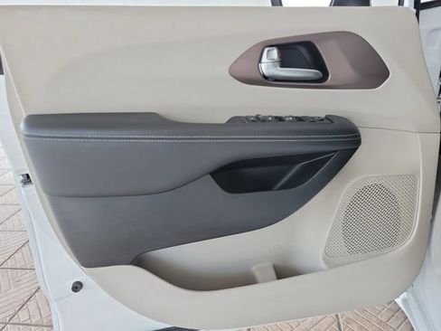 Used 2024 Chrysler Voyager LX image 19