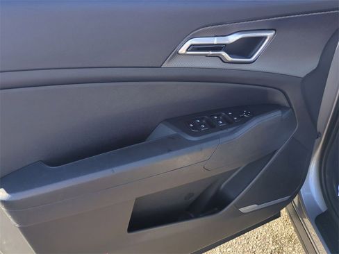 Certified 2025 Kia Sportage LX image 21