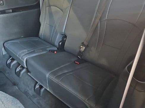 Used 2024 Buick Enclave Premium image 26