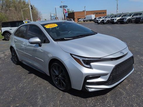 Used 2025 Toyota Corolla SE w/ SE Premium Package image 1