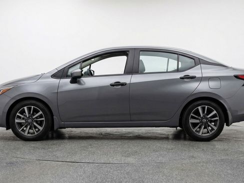 Used 2025 Nissan Versa SV image 5