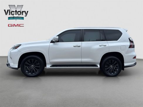 Used 2023 Lexus GX 460 Premium w/ Accessory Package image 5