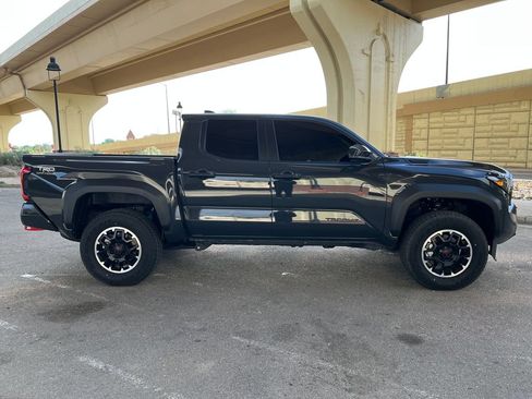 Used 2026 Toyota Tacoma TRD Off-Road AWD/4WD image 4