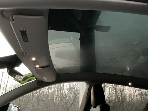 Used 2022 Tesla Model Y Performance image 17