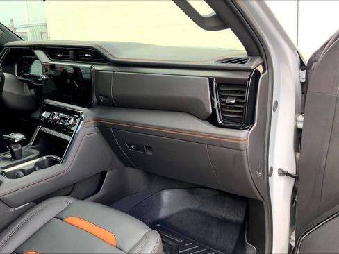 Used 2024 GMC Sierra 1500 AT4 w/ Technology Package AWD/4WD image 23