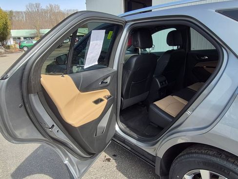 Used 2023 Chevrolet Equinox Premier image 17