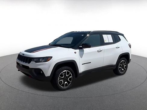 Used 2025 Jeep Compass Trailhawk AWD/4WD image 8