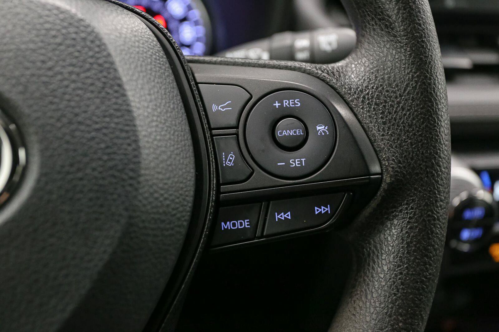 Used 2021 Toyota RAV4 XLE AWD/4WD image 34