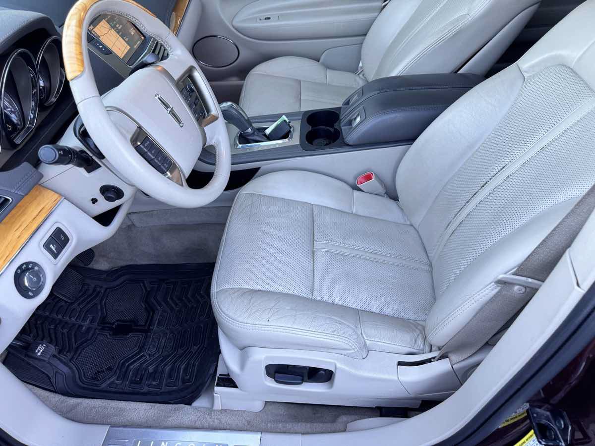 Used 2012 Lincoln MKT AWD image 43