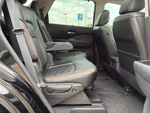 Used 2024 Nissan Pathfinder Platinum w/ Cargo Package image 41