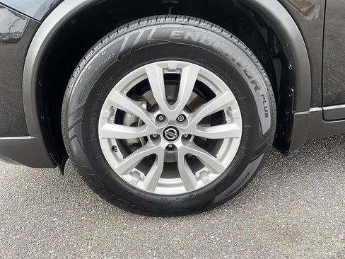 Used 2019 Nissan Rogue S w/ Special Edition Package FWD image 8