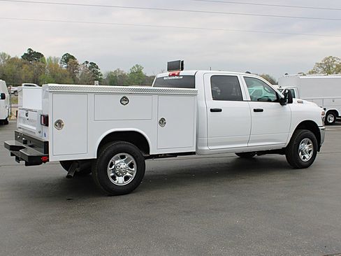 Used 2026 RAM 3500 Tradesman w/ Chrome Appearance Group A AWD/4WD image 4