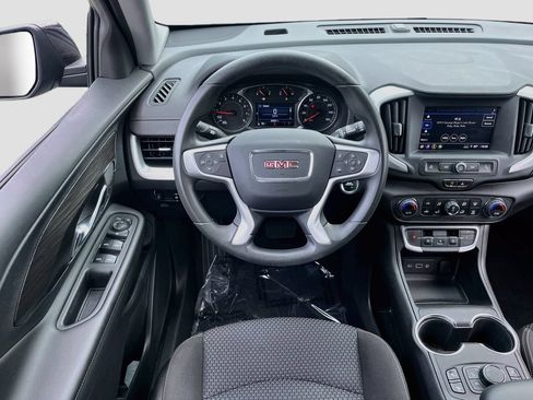 Used 2024 GMC Terrain SLE w/ Driver Convenience Package FWD image 21