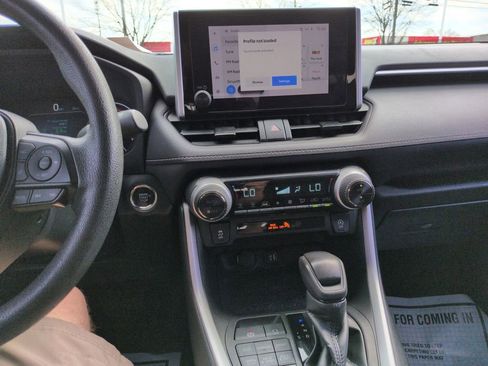 Used 2023 Toyota RAV4 XLE image 17