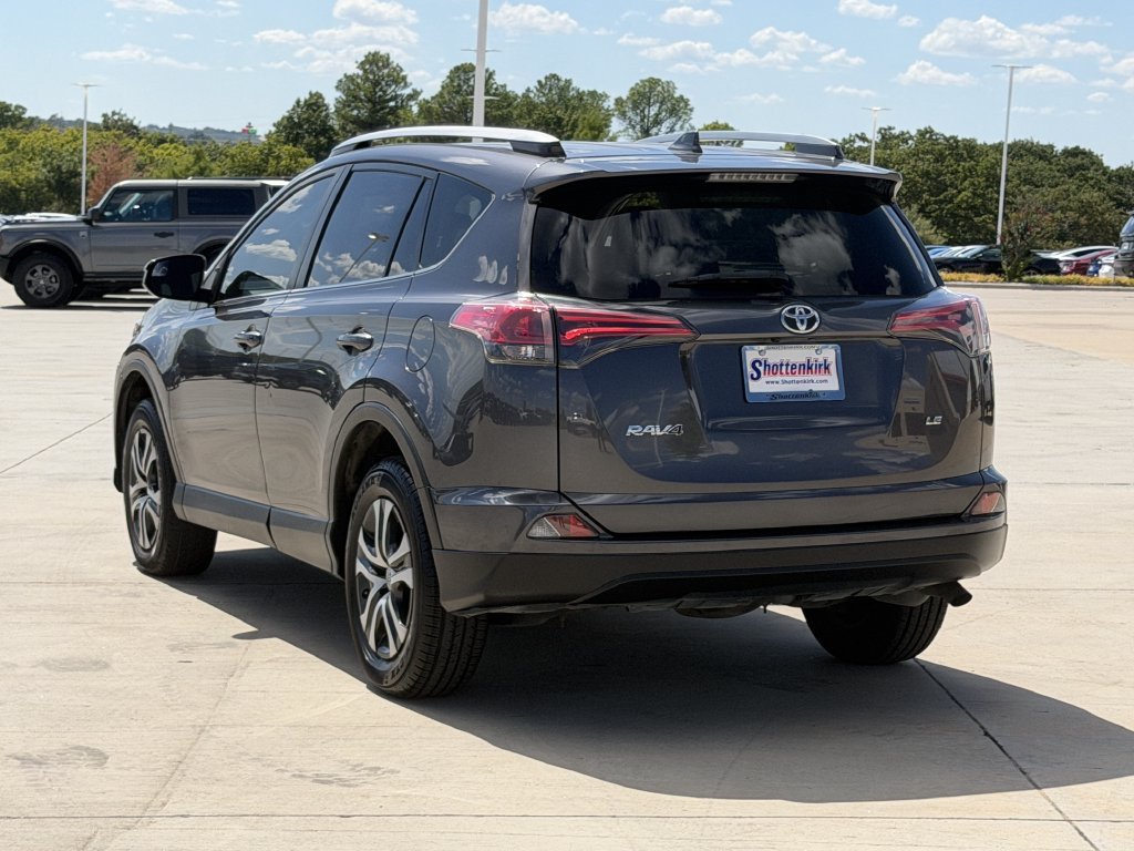 Used 2017 Toyota RAV4 LE FWD image 4