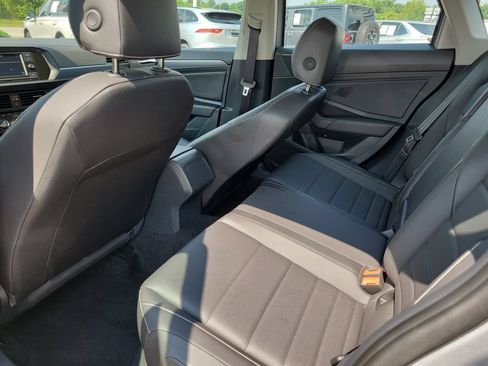 Used 2024 Volkswagen Jetta SE FWD image 13