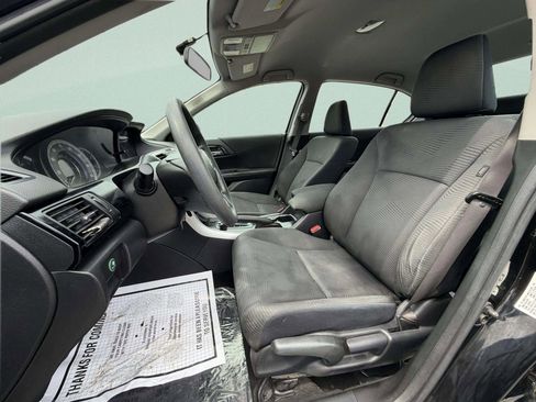 Used 2017 Honda Accord LX image 10