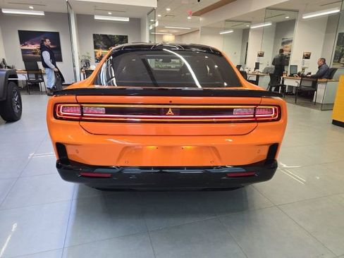 Used 2025 Dodge Charger R/T Scat Pack w/ Track Pack image 5