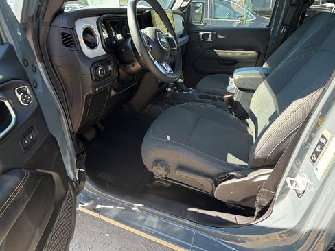 Used 2025 Jeep Wrangler Sahara w/ Safety Group image 15