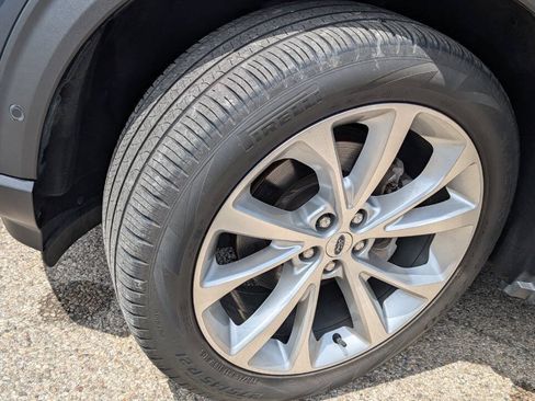 Used 2022 Ford Explorer Platinum w/ Equipment Group 601A AWD/4WD image 11