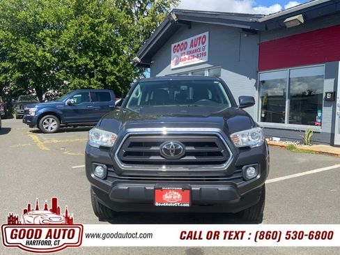 Used 2020 Toyota Tacoma SR5 AWD/4WD image 2