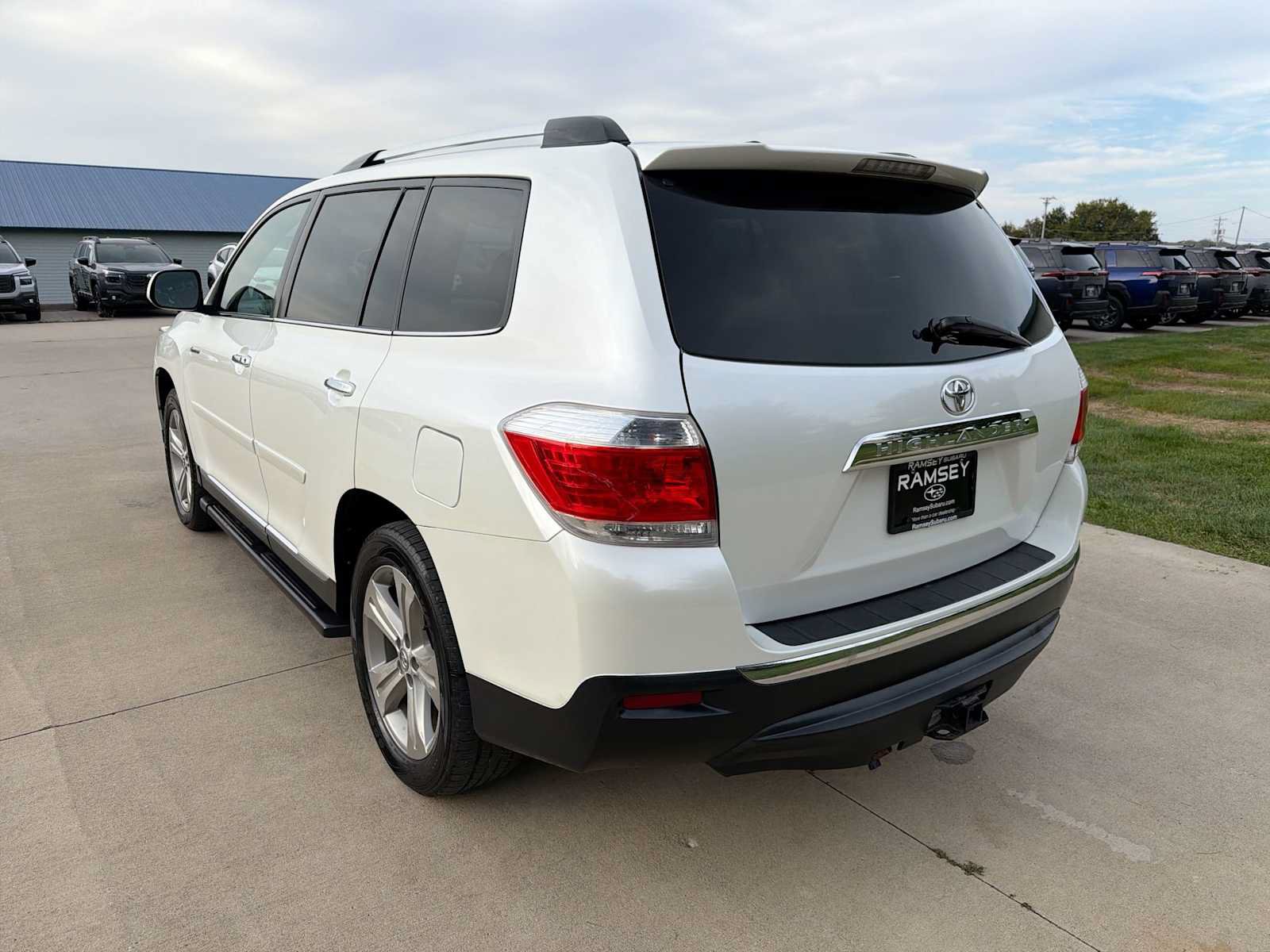 Used 2013 Toyota Highlander Limited AWD/4WD image 4