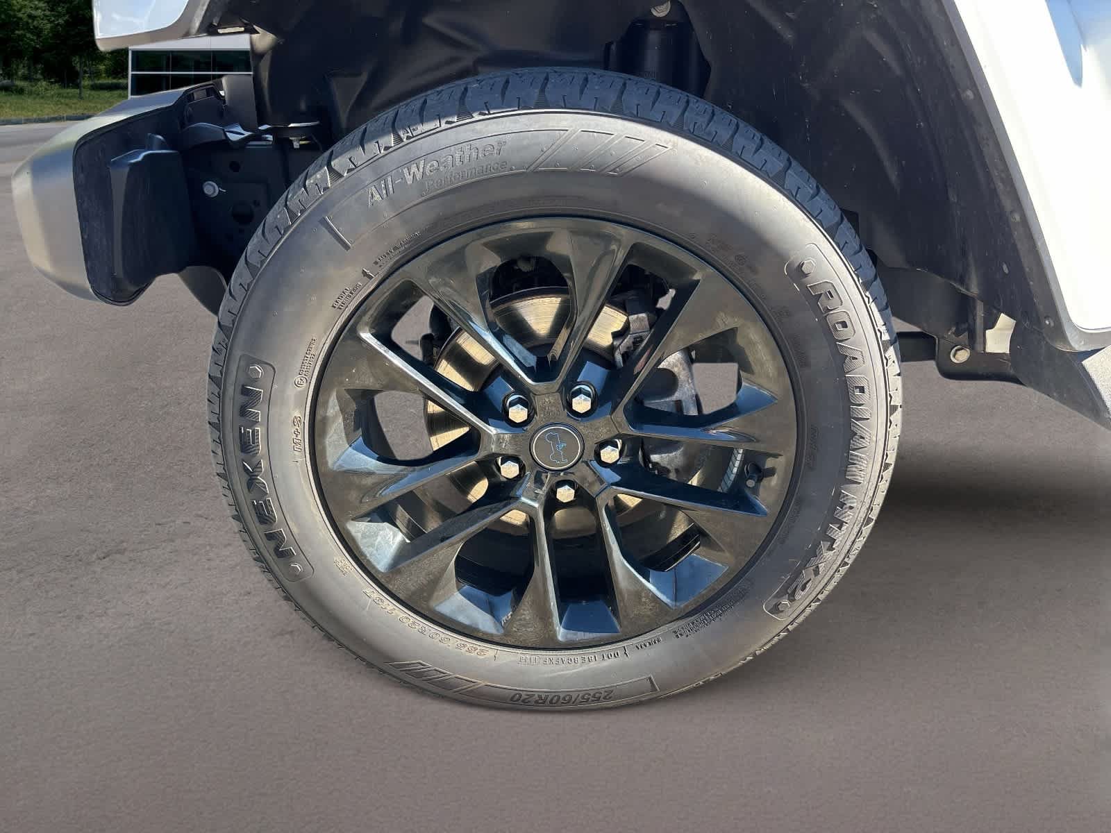 Used 2024 Jeep Wrangler Unlimited Sahara AWD/4WD image 9