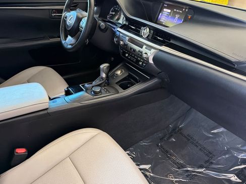 Used 2018 Lexus ES 350 w/ Accessory Package FWD image 16