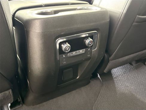 Used 2025 GMC Yukon Denali AWD/4WD image 35