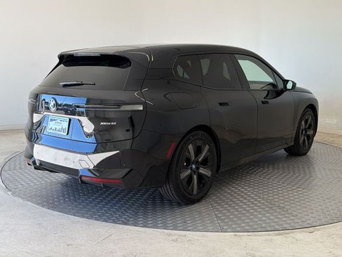 Used 2025 BMW iX xDrive50 w/ Premium Package AWD/4WD image 9