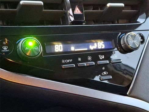 Certified 2023 Toyota Camry SE image 21