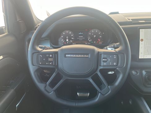 Used 2025 Land Rover Defender 110 V8 image 17