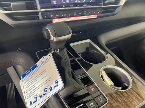 New 2026 Toyota Sienna Platinum AWD/4WD image 7