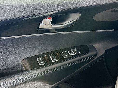 Used 2019 Kia Sorento AWD V6 image 18
