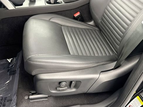 Used 2025 Land Rover Discovery Sport S image 19