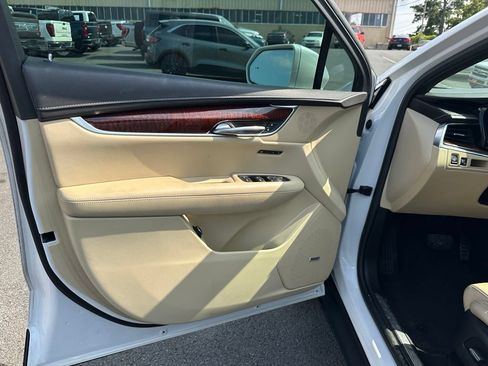 Used 2017 Cadillac XT5 Luxury w/ Driver Awareness Package FWD image 14