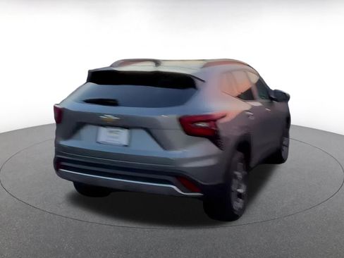 Used 2025 Chevrolet Trax LT image 13