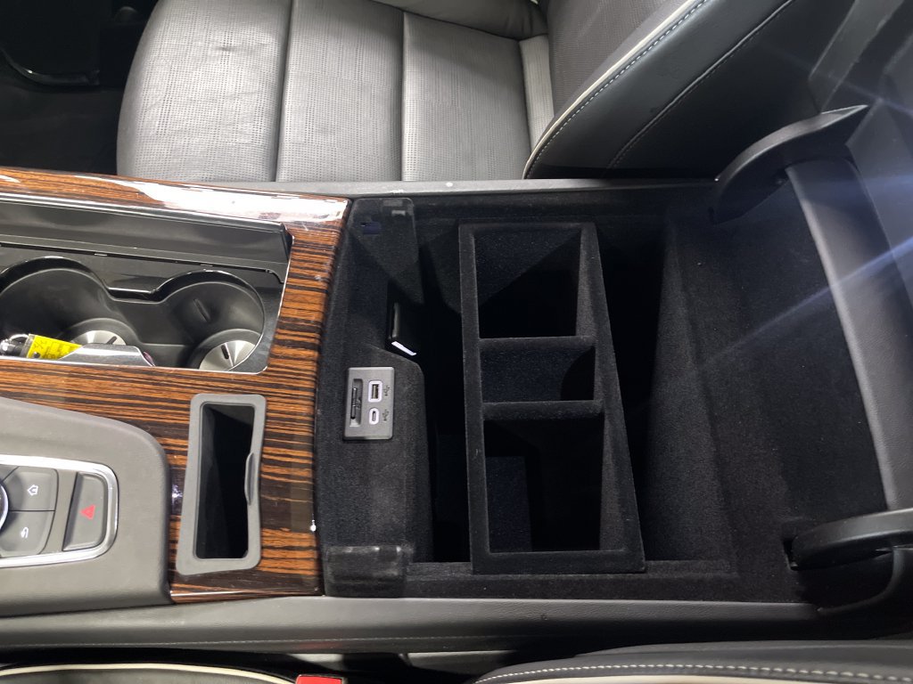 Used 2023 Cadillac Escalade Premium Luxury AWD/4WD image 28