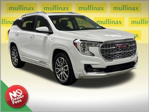 Used 2024 GMC Terrain Denali w/ Denali Premium Package AWD/4WD image 1