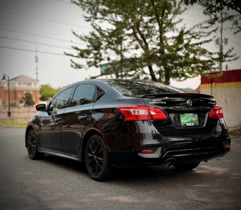 Used 2017 Nissan Sentra SR Turbo w/ SR Midnight Edition FWD image 5