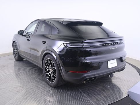 Certified 2026 Porsche Cayenne S AWD/4WD image 3