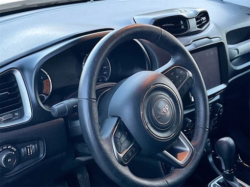 Used 2022 Jeep Renegade Latitude w/ Convenience Group image 9