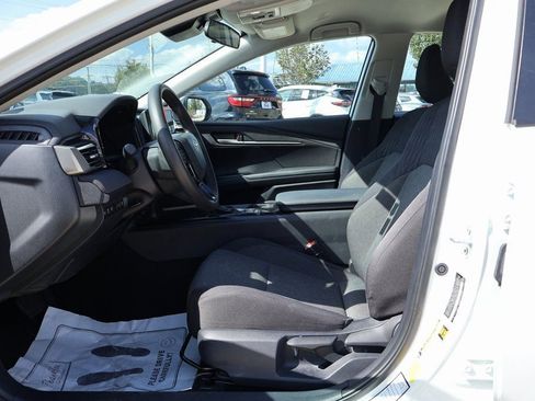 Used 2025 Toyota Camry LE image 7