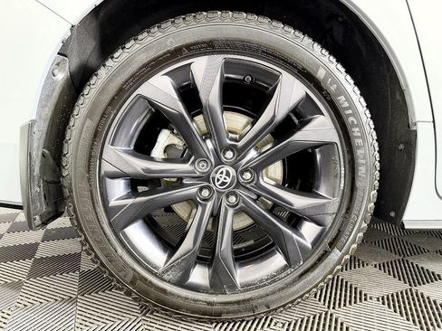 Used 2025 Toyota Sienna XSE FWD image 27